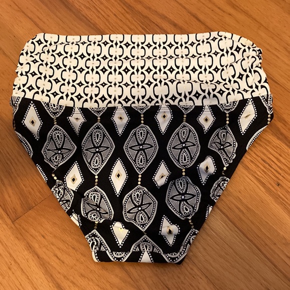 Bikini bottom size small - Picture 2 of 4